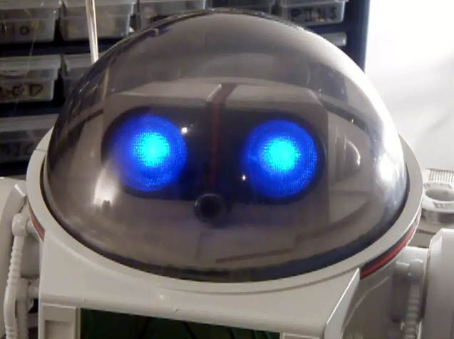 an Omnibot 80s Robot (1)